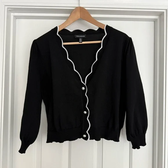 NWOT Scallop Trim Cardigan with Faux Pearls, Cap Sleeve - Picture 3 of 8